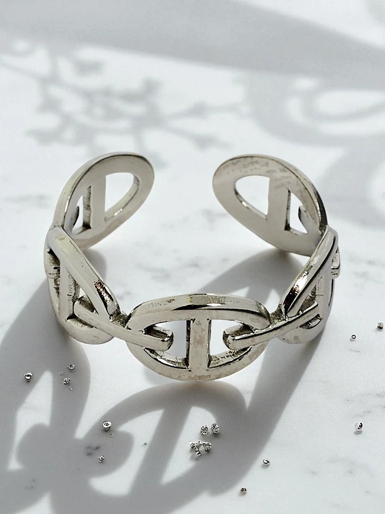 Apyrankė „Dolce Vita“ su dekoratyviniais pakabukais