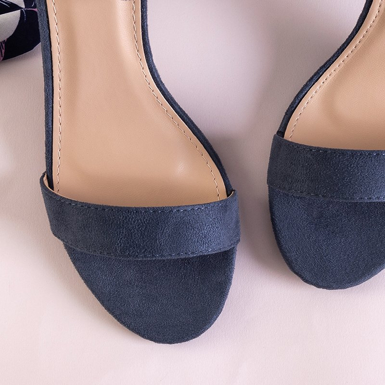 Tamsiai mėlynos moteriškos basutės ant „Anniet“ stulpelio - Avalynė