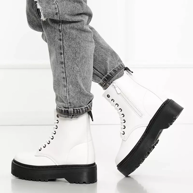 OUTLET Balti darbiniai batai ant masyvaus Lesya pado - Avalynė