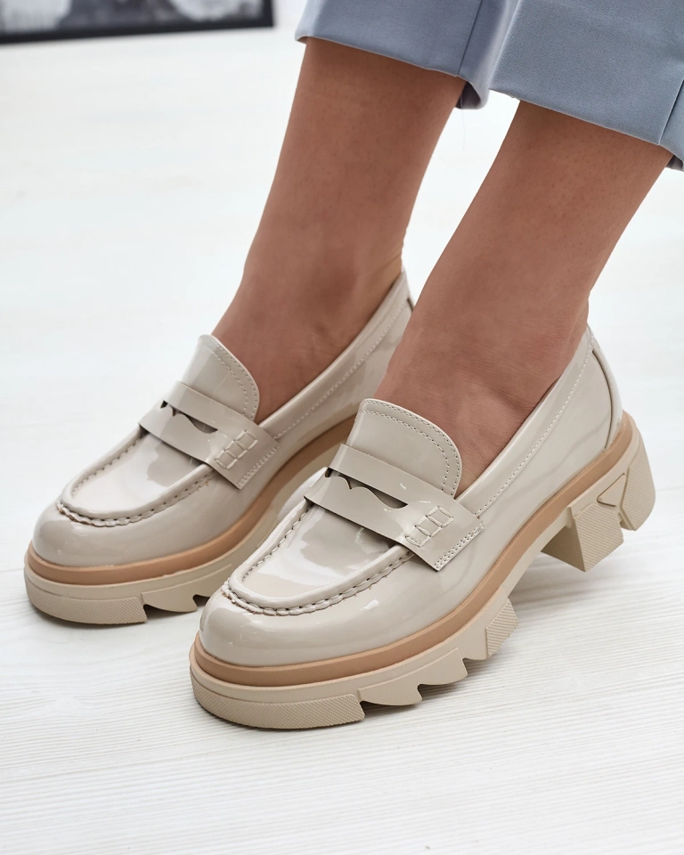 Бежевые женские мокасины из экокожи и лакированной кожи Sepop- Footwear