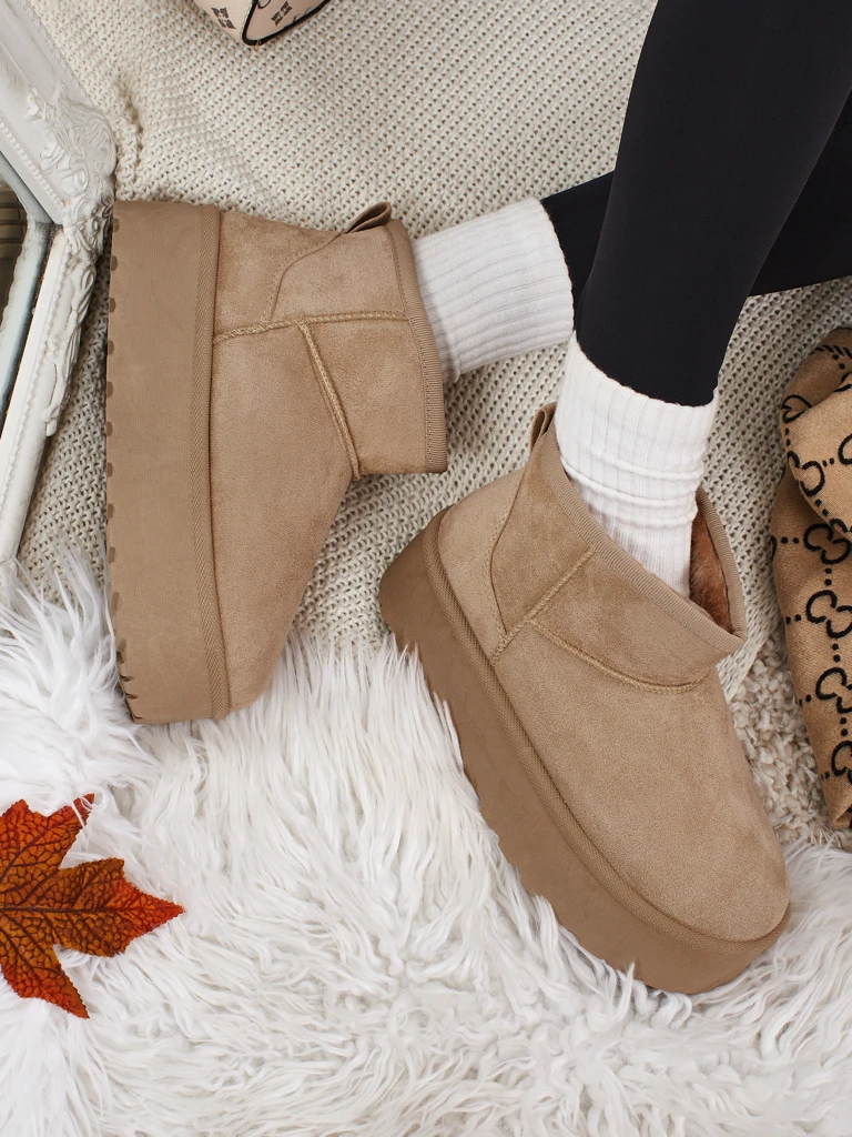 Короткие женские ботинки a'la снегоходы Vessia