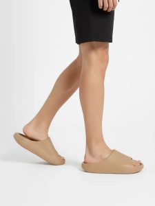 светло-коричневый