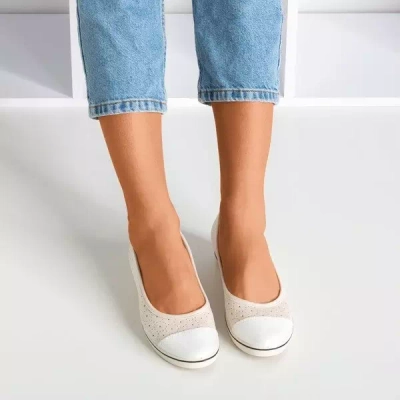 OUTLET Бежевые балетки на низкой танкетке Irtriva - Обувь