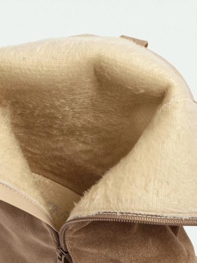 Moteriški aulinukai uždaru aulu Tovris