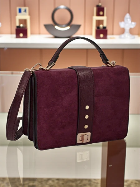 Maža moteriška rankinė iš eko odos Karelia