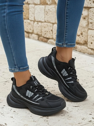 Moteriški sportiniai batai Royalfashion Hypatia juodi su plokščiu 5 cm kulnu