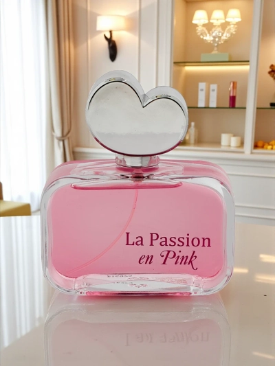 Вдохновленная женская парфюмированная вода La Passion en Pink
