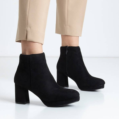 Juodi moteriški batai ant „Calida“ stulpo - Avalynė