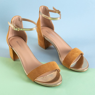 Коричневые женские босоножки на низком каблуке Kamalia