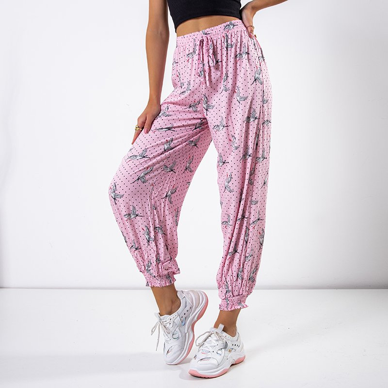 Розовые женские брюки с принтом