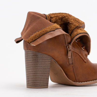 Коричневые женские ботинки на каблуках Elsita