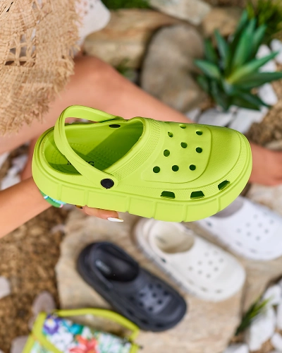 Royalfashion Neoninės žalios moteriškos šlepetės su ažūriniu apvadu Mightty