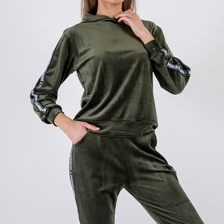 Женский зеленый спортивный костюм с надписями - Одежда