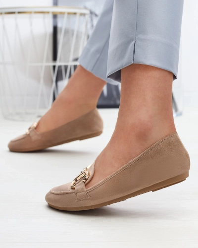 Светло-коричневые женские мокасины из эко-замши с украшением Briseri - Обувь