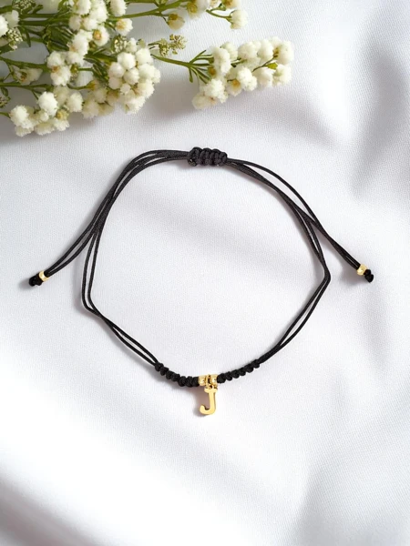 Женский браслет с буквой J