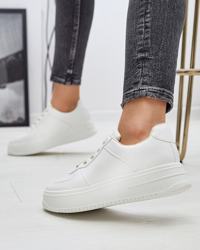 Balti moteriški sportiniai bateliai su smėlio spalvos raišteliais Smaffo- Footwear