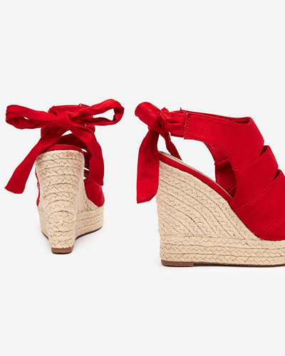 Красные женские босоножки на танкетке Evofi