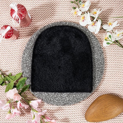 Черная женская меховая шапка - Кепки