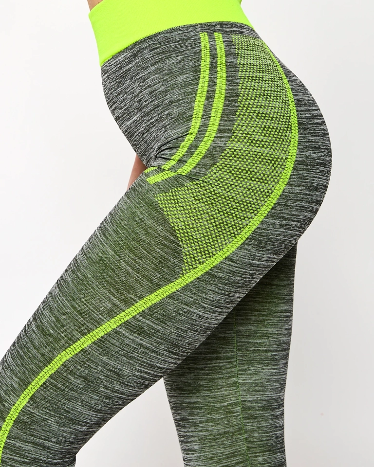 Серый женский спортивный комплект с неоново-желтыми вставками - Одежда