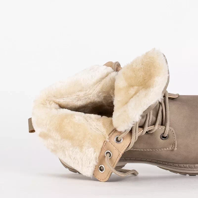 OUTLET Женские бежевые матовые сапоги Misqa. Обувь