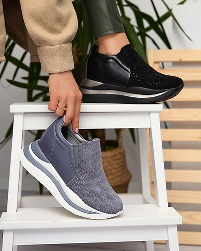 Серые кроссовки на скрытой танкетке Elema