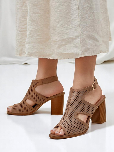 Royalfashion Женские перфорированные босоножки на массивном каблуке Abetle