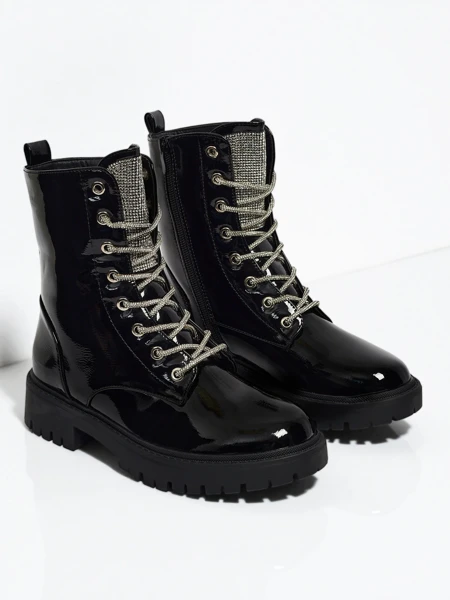 Лакированные женские ботинки на шнуровке Fjorra