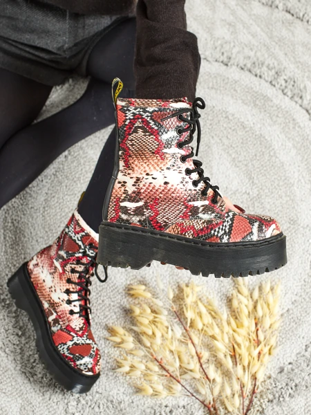 Moteriški aulinukai-batai Isadore su įspaudu