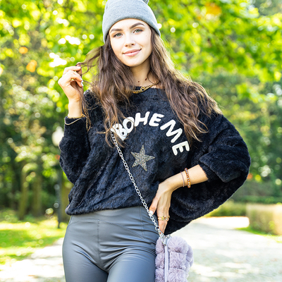 Черный женский свитер с надписью