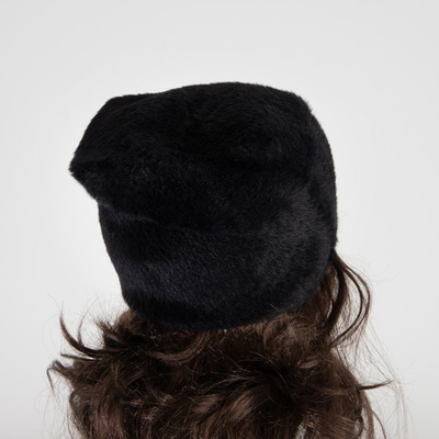 Черная женская меховая шапка - Кепки
