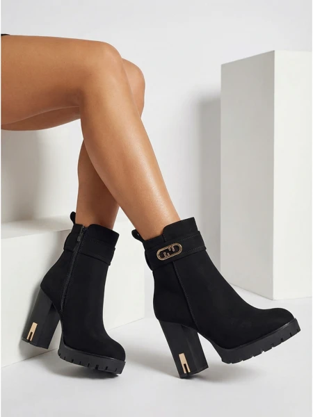 Женские ботильоны Tovia из эко-замши на каблуке-столбике