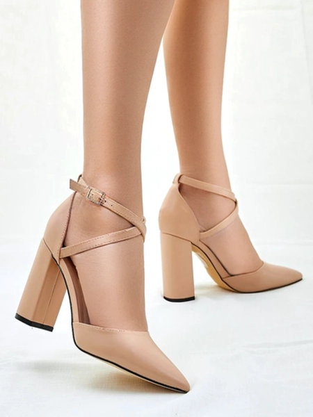 Royalfashion Женские туфли на каблуке с перекрещивающимися ремешками Eurolias