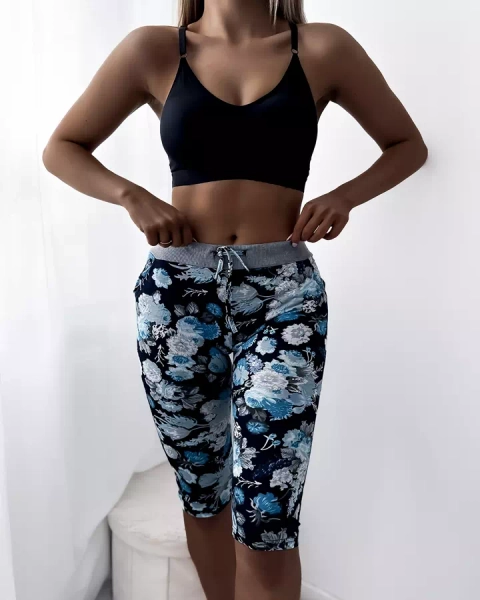 Tamsiai mėlyni moteriški 3/4 ilgio šortai su gėlių raštu - Drabužiai