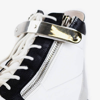 Белые спортивные ботинки с оранжевыми вставками Krillas