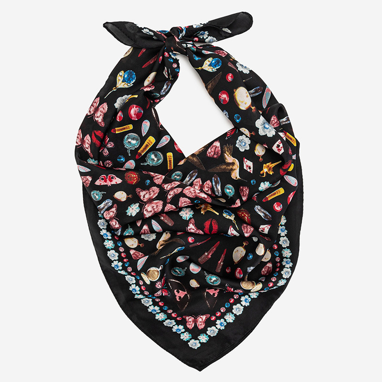 Raštuotas juodas šalikas - Priedai