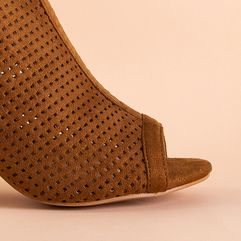 Rudos moteriškos ažūrinės basutės ant „Zira“ stulpo - batai