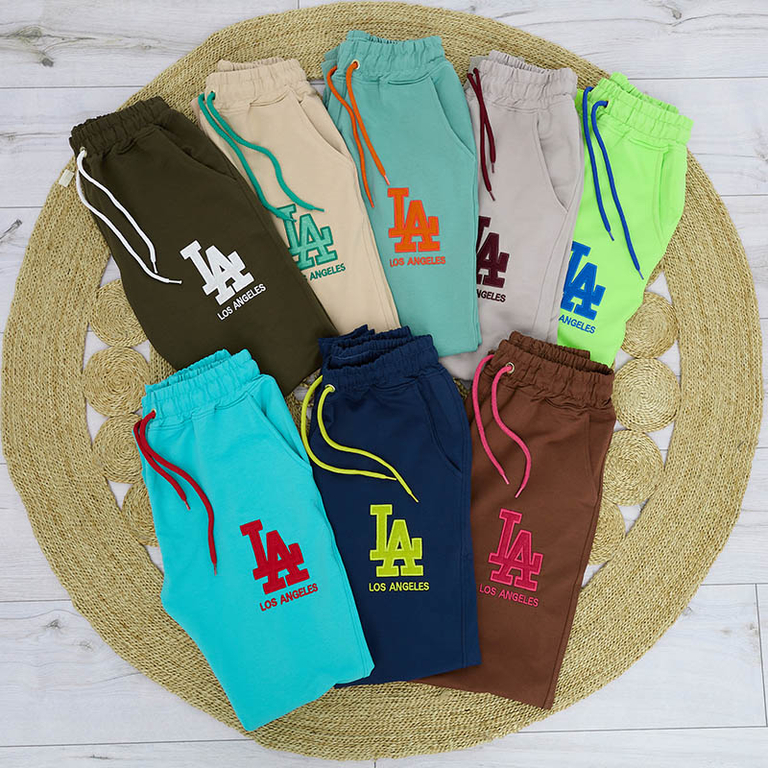 Женские бежевые спортивные штаны с цветной нашивкой - Одежда