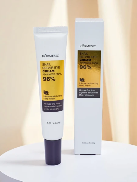 Senėjimą stabdantis paakių kremas – mažina raukšles, šviesina