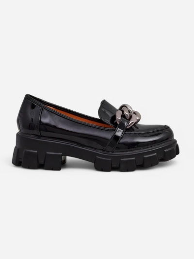 Damskie loafers Hera Nero z lakierowanej skóry eco z łańcuchem, wiosna