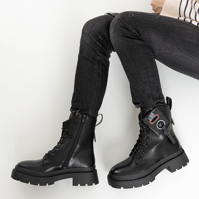 Juodi moteriški plokščiakulniai batai su Sidora ornamentais - Avalynė