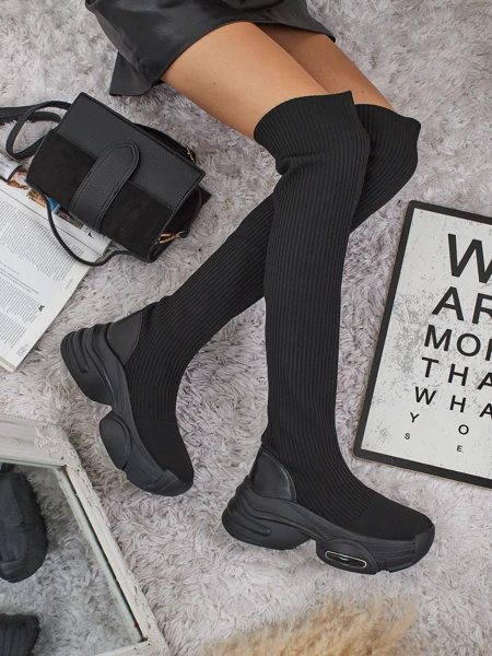 Ilgi moteriški užtraukiami ilgaauliai su storu padu Ravmora