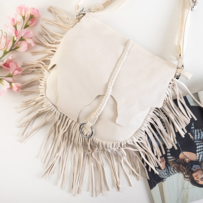 Бежевая женская сумка с бахромой