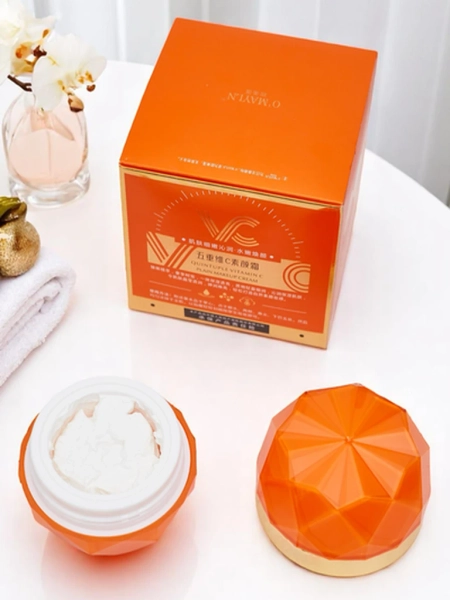 Stangrinamasis veido kremas