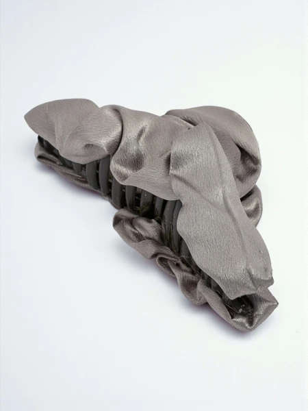 Royalfashion Spinka do włosów z satynową tkaniną – elegancka klamra