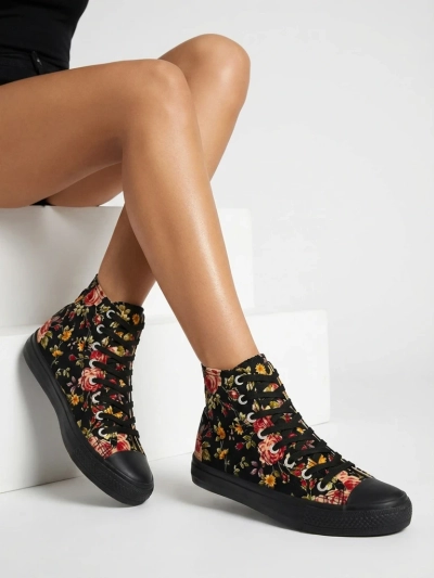 "Royalfashion" Moteriški aukšti juodi sportbačiai su gėlių raštu "Fahenna"