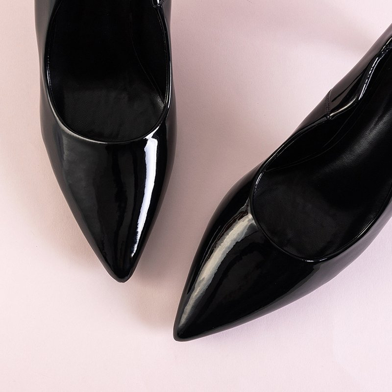 Juodai lakuoti siurbliai ant stiletto Konstancja - Batai