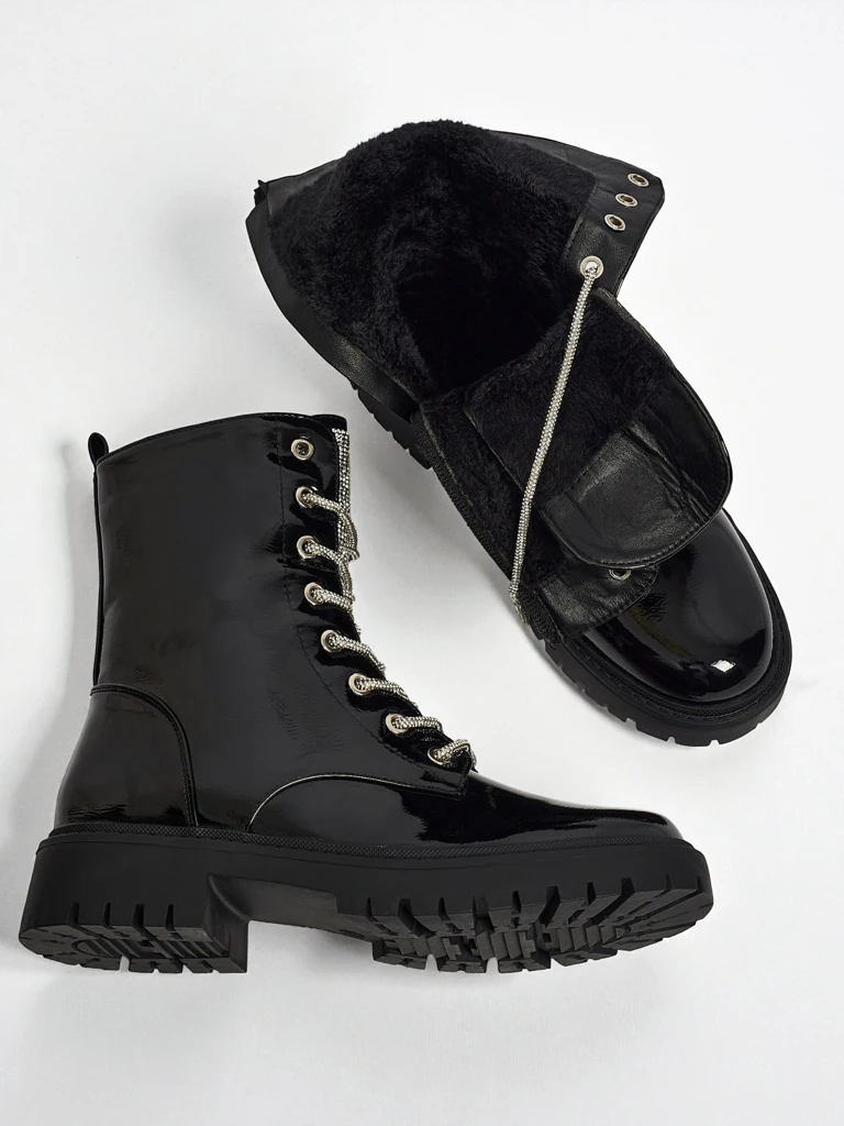 Lakiniai moteriški aulinukai suvarstomi Fjorra