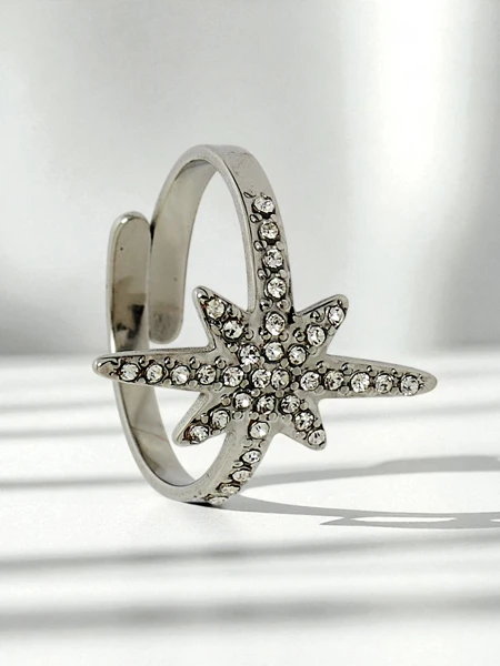 Dolce Vita apyrankė su dekoratyviniais pakabukais