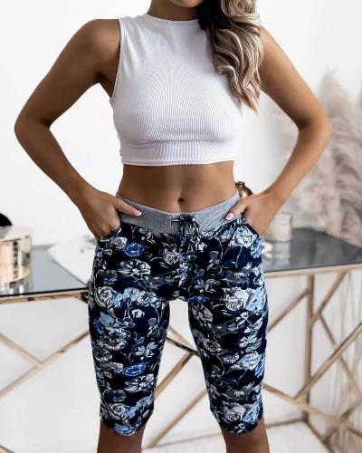 Moteriški 3/4 šortai tamsiai mėlynos spalvos ir gėlių spalvos PLIUS DYDIS - Drabužiai