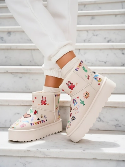 Короткие женские снежные сапоги Royalfashion с наклейками Hanaga